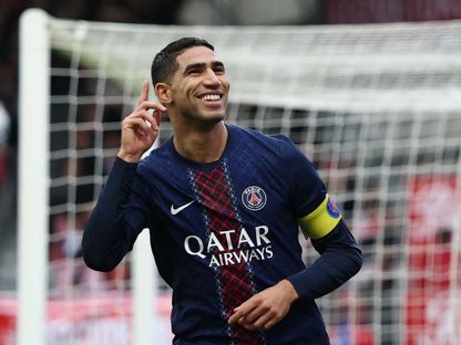 أشرف حكيمي يحتفل بهدفه مع باريس سان جيرمان أمام بريست في الدوري الفرنسي - 25 أكتوبر 2025 - Reuters