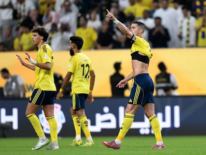 احتفال كريستيانو رونالدو نجم نادي النصر بهدفه المذهل في مرمى الفتح بالدوري السعودي - 18 أكتوبر 2025 - Reuters