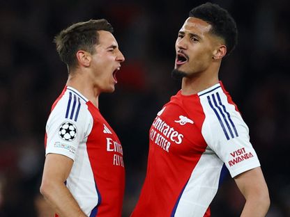 لاعبون من أرسنال يحتفلون بتسجيل هدف في مرمى ريال مدريد بدوري أبطال أوروبا - 8 أبريل 2025 - Reuters