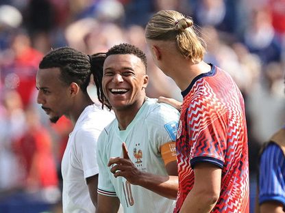 كيليان مبابي مع إيرلينغ هالاند بعد مباراة بين فرنسا والنرويج بكأس العالم - 26 يونيو 2026 - IMAGN IMAGES via Reuters