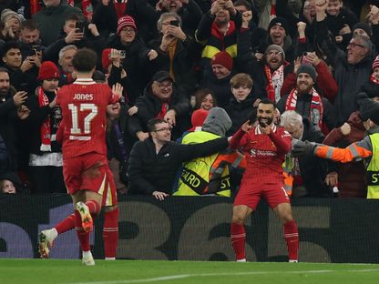 جونز يسير على خطى صلاح ويدخل في خلاف مع سلوت.. فهل يرحل؟