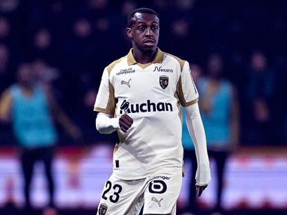 سعود عبد الحميد لاعب لانس في مباراة باريس إفسي بالدوري الفرنسي - 1 فبراير 2026 - X/@Ligue1_Arab