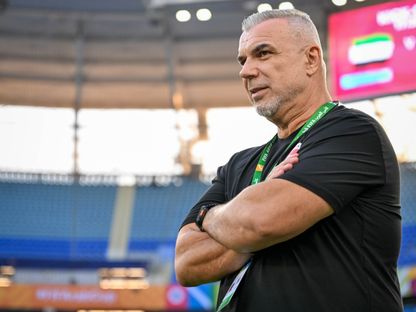 أكد كوزمين أولاريو مدرب منتخب الإمارات في حصة تدريبية - 6 ديسمبر 2025 - X/@UAEFNT