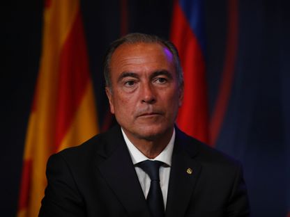 رافا يوستي خلال تقديم سيرخيو أغويرو لاعباً في برشلونة - 31 مايو 2021 - Reuters