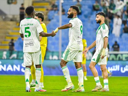 احتفال لاعبي الأهلي بتسجيل هدف في مرمى ضمك بالدوري السعودي - 26 سبتمبر 2025 - X/@SPL