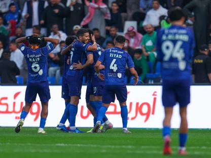 لاعبو الفتح يحتفلون بعد التسجيل في مرمى الأهلي بدوري روشن السعودي - 26 ديسمبر 2025 - X/@SPL