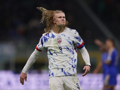 إيرلينغ هالاند مهاجم النرويج يحتفل بهدفه الأول في مرمى إيطاليا في تصفيات كأس العالم - 16 نوفمبر 2025 - Reuters