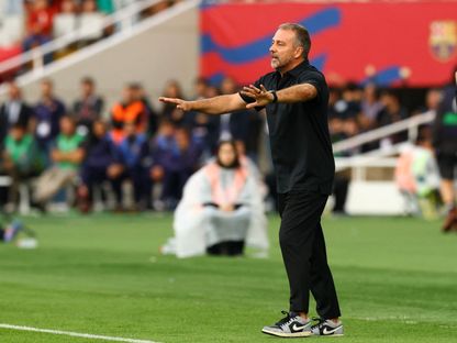 هانزي فليك مدرب برشلونة خلال مواجهة جيرونا في الدوري الإسباني - 18 أكتوبر 2025 - REUTERS