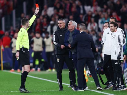 تحذير لريال مدريد ومورينيو.. حكم مثير للجدل يدير مواجهة روما