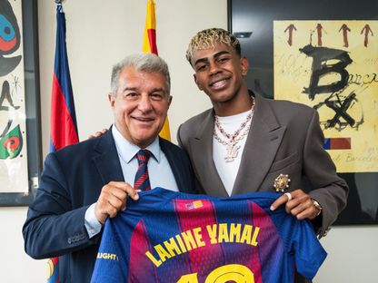 لامين يامال يلمّح إلى دعمه جوان لابورتا.. وصامويل إيتو يسانده في انتخابات برشلونة