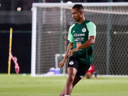 المدافع سمير شرقي من تدريبات منتخب الجزائر - 15 نوفمبر 2025 - FB/Équipe d'Algérie de football