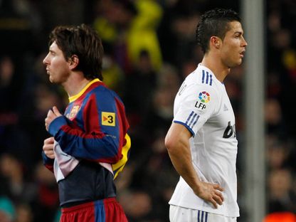 ليونيل ميسي وكريستيانو رونالدو من مباراة برشلونة وريال مدريد بالدوري الإسباني - 29 نوفمبر 2010 - Reuters