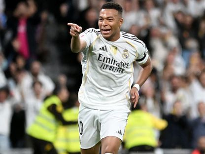 كيليان مبابي يحتفل بهدفه في مباراة ريال مدريد وفالنسيا بالدوري الإسباني - 1 نوفمبر 2025 - Reuters