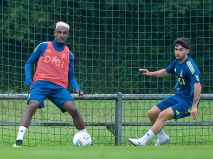 المصري هيثم حسن (إلى اليسار) خلال تدريبات أوفيدو - 18 يوليو 2025 - X/@RealOviedo