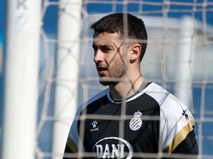 جوان غارسيا حارس إسبانيول في تدريبات فريقه - 7 أبريل 2025 - x@RCDEspanyol