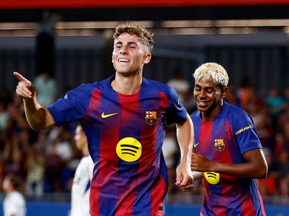 احتفال فيرمين لوبيز لاعب برشلونة بتسجيل هدف في مرمى كومو الإيطالي - 10 أغسطس 2025 - Reuters