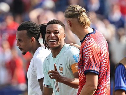 كيليان مبابي مع إيرلينغ هالاند بعد مباراة بين فرنسا والنرويج بكأس العالم - 26 يونيو 2026 - IMAGN IMAGES via Reuters