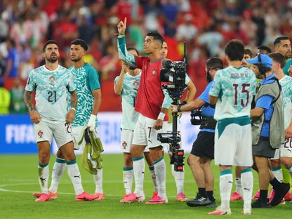 كريستيانو رونالدو مرتدياً قميص ديوغو جوتا بعد فوز البرتغال على كرواتيا في كأس العالم - 2 يوليو 2026 - REUTERS
