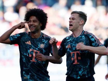 جوشوا كيميتش لاعب بايرن ميونيخ يحتفل بتسجيل هدف في شباك هايدنهايم ضمن الدوري الألماني لكرة القدم - 19 أبريل 2025 - REUTERS