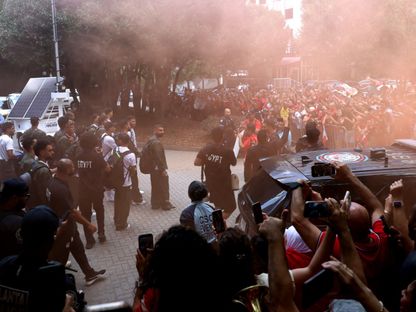 مشجعون مصريون يستقبلون المنتخب الوطني بعد الخروج من كأس العالم - 7 يوليو 2026 - Reuters