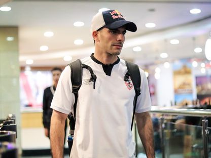 لاعب الزمالك المصري زيزو قبل السفر مع الفريق إلى جنوب إفريقيا - 30 مارس 2025 - X@ZSCOfficial