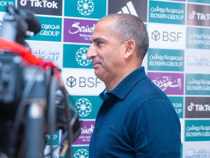 صبري لموشي مدرب الرياض قبل مواجهة الهلال في دوري روشن السعودي - 14 فبراير 2025 - X/AlRiyadhFC