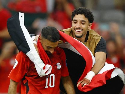 عمر مرموش يحتفل مع محمد صلاح بفوز مصر على نيوزيلندا - 21 يونيو 2026 - Reuters