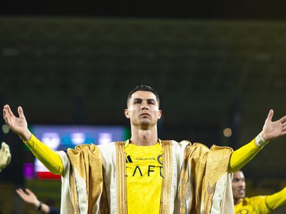 كريستيانو رونالدو بالبشت السعودي بعد فوز النصر على الحزم - 21 فبراير 2026 - X/@SPL_EN