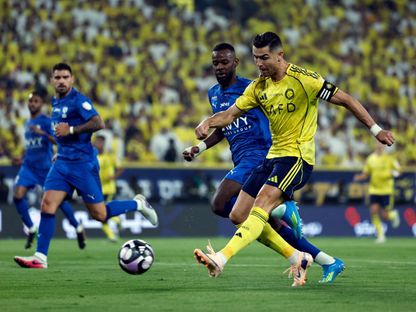 كريستيانو رونالدو قائد النصر يسدد الكرة بمواجهة الهلال في دوري روشن السعودي - 12 مايو 2026 - Reuters