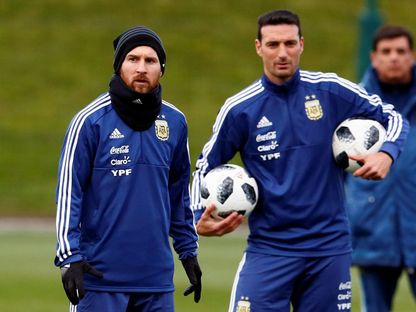 سكالوني يحسم الجدل: لن أخاطر بميسي