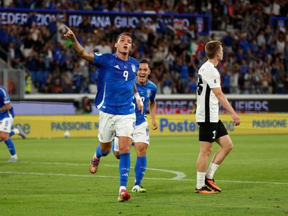 الإيطالي ماتيو ريتيغي يحتفل بهدفه الأول في مرمى إستونيا بتصفيات كأس العالم - 5 سبتمبر 2025 - Reuters