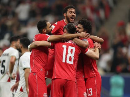 احتفال لاعبي تونس بتسجيل هدف في مرمى فلسطين بكأس العرب - 4 ديسمبر 2025 - Reuters