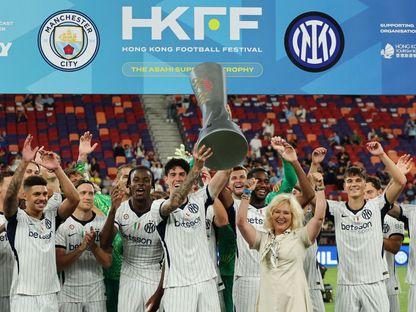 لاعبو إنتر ميلان يحتفلون بكأس أساي بعد الفوز على مانشستر سيتي بركلات الترجيح - 1 أغسطس 2026 - Reuters