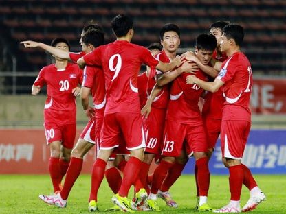 لاعبو منتخب كوريا الشمالية يحتفلون بتسجيل هدف في مرمى ميانمار بتصفيات كأس العالم 2026- 11 يونيو 2024 - AFC