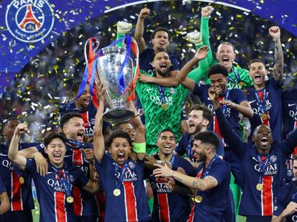 صورة رفع ماركينيوس للقب دوري أبطال أوروبا 2025 لأول مرة في تاريخ باريس سان جيرمان - Reuters