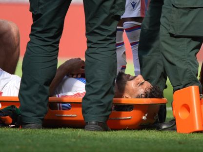 شادي رياض مدافع كريستال بالاس بعد إصابته أمام إيفرتون بالدوري الإنجليزي - 22 أغسطس 2026 - Reuters