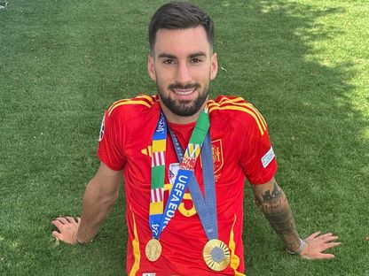 أليكس بايينا لاعب إسبانيا يحمل ذهبيتي بطولة أوروبا والأولمبياد - alexbbaena instagram