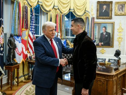 كريستيانو رونالدو خلال لقائه مع الرئيس الأميركي دونالد ترمب في البيت الأبيض - 19 نوفمبر 2025 - X/@WhiteHouse