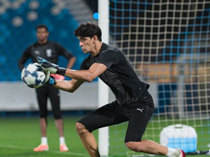 ياسين بونو خلال تدريب للهلال - 20 أكتوبر 2025 - X/@Alhilal_FC