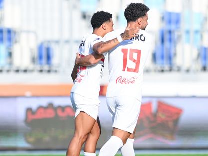 عبد الله السعيد لاعب الزمالك يحتفل مع خوان بيزيرا بهدفه في مرمى الإسماعيلي في الدوري المصري - 18 سبتمبر 2025 - fb/@Zamalek SC