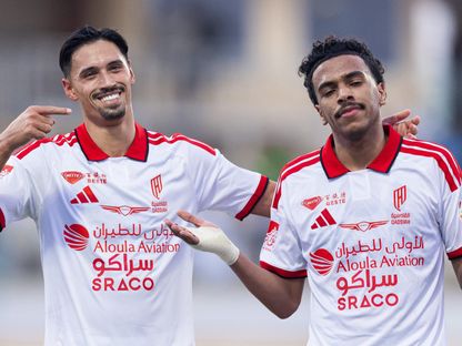 مصعب الجوير يحتفل مع تيجاني ريندرز بتسجيله هدفاً للقادسية في مرمى الخلود - 9 أكتوبر 2026 - X/@Alqadsiah