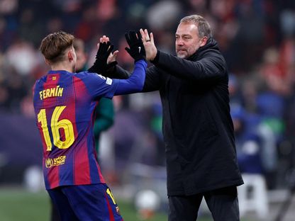 هانزي فليك يحتفل بهدف لاعبه فيرمين لوبيز بمباراة سلافيا براغ وبرشلونة بدوري أبطال أوروبا - 21 يناير 2026 - Reuters