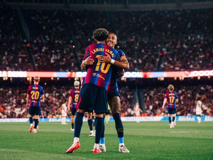 رافينيا ولامين يامال يحتفلان بهدف لبرشلونة في مرمى رايو فايكانو - 31 أغسطس 2026 - fcbarcelona.es