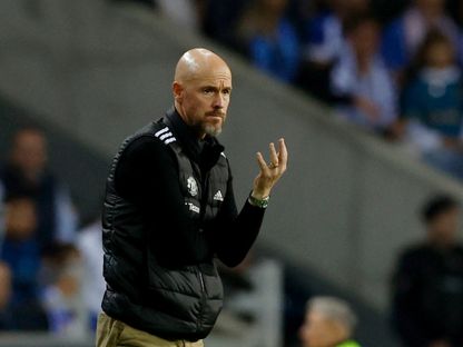 مدرب مانشستر يونايتد السابق إريك تن هاغ خلال مباراة ضد بورتو في الدوري الأوروبي - 3 أكتوبر 2024 - Reuters