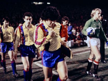 لعنة القميص الأصفر.. لماذا قاطع برشلونة هذا اللون 20 عاماً؟