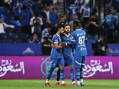 لاعبو الهلال يحتفلون بتسجيل هدف في مرمى الشباب بدوري روشن السعودي - 21 أبريل 2025 - X/@aawsat_spt