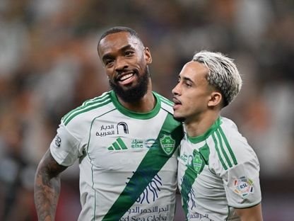 احتفال لاعبي الأهلي بتسجيل هدف في مرمى ضمك بالدوري السعودي - 4 أبريل 2026 - X/@SPL