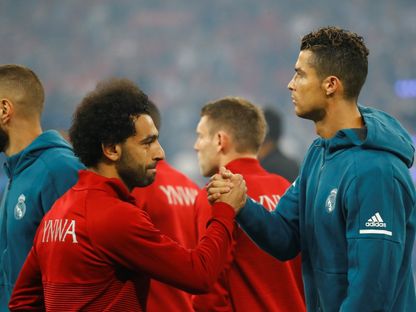 كريستيانو رونالدو يصافح محمد صلاح قبل مواجهة ريال مدريد وليفربول في نهائي دوري أبطال أوروبا 2018 - Reuters