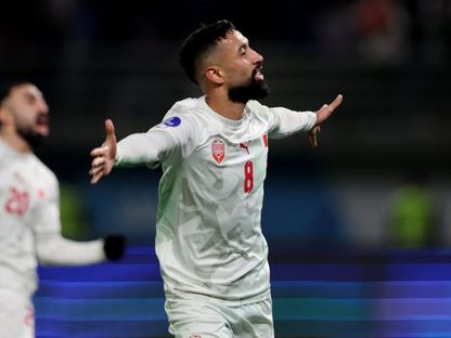 محمد مرهون لاعب منتخب البحرين يحتفل بتسجيل هدف في مرمى عمان بنهائي خليجي 26 - 4 يناير 2025 - X/@QNA_Sports