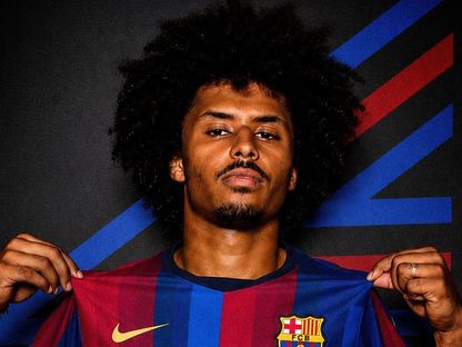 صورة مُركبة للاعب الألماني كريم أديمي بقميص فريق برشلونة - الشرق